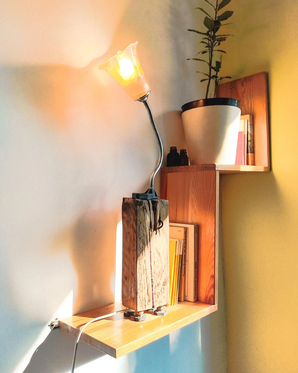 Zdjęcie Lampy "Lampofon" w świetle poranka.
